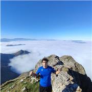 Estudiante de ingeniería que imparte clases de materias relacionadas con la ciencia